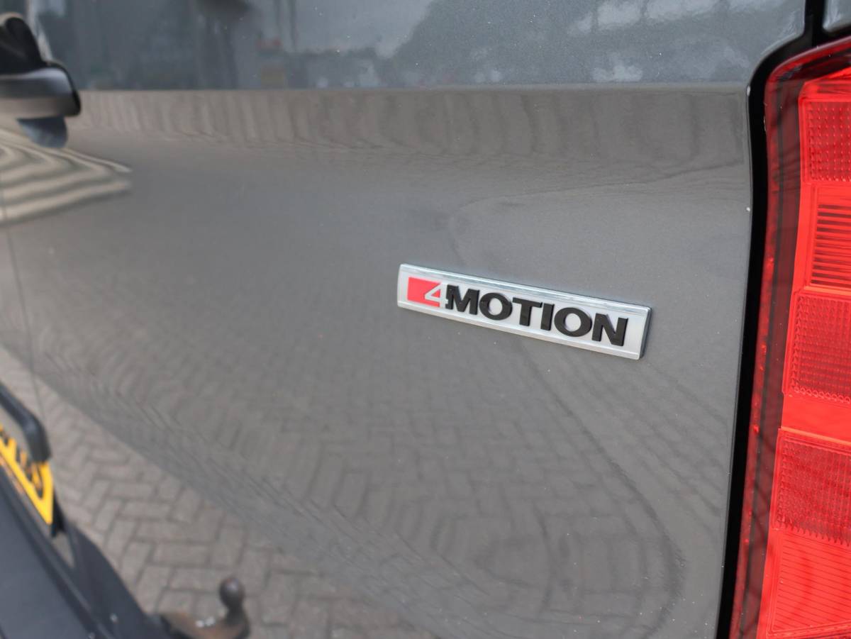 Volkswagen Crafter Volkswagen Crafter 35 2.0 TDI 177 PK 4MOTION 4X4 DSG L3H3 + 3000 KG TH | LED | MASSAGE | STANDKACHEL