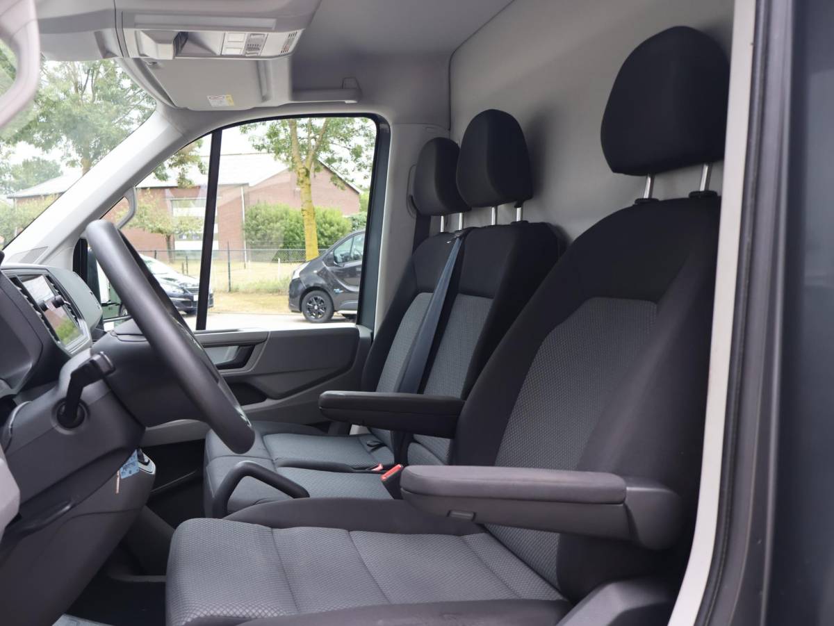Volkswagen Crafter Volkswagen Crafter 35 2.0 TDI 177 PK 4MOTION 4X4 DSG L3H3 + 3000 KG TH | LED | MASSAGE | STANDKACHEL