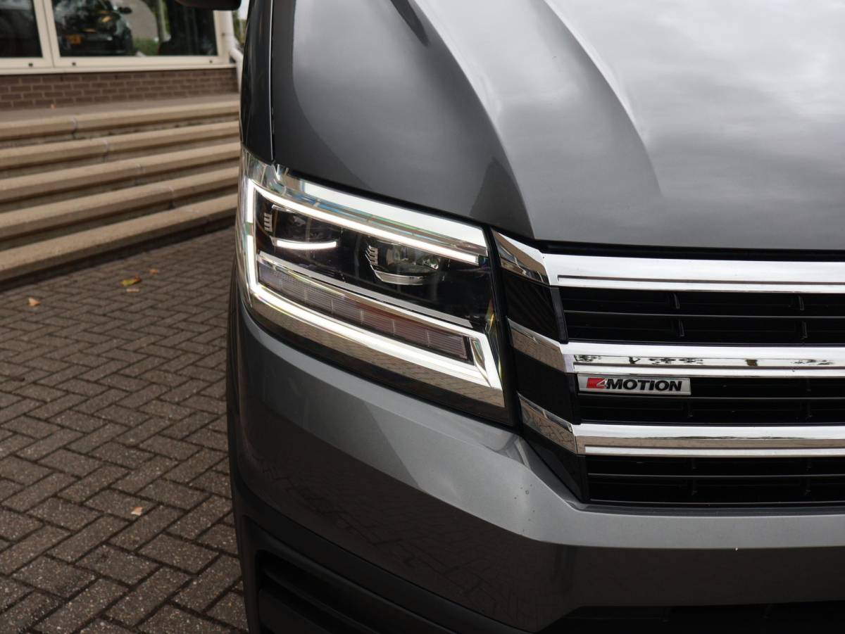 Volkswagen Crafter Volkswagen Crafter 35 2.0 TDI 177 PK 4MOTION 4X4 DSG L3H3 + 3000 KG TH | LED | MASSAGE | STANDKACHEL