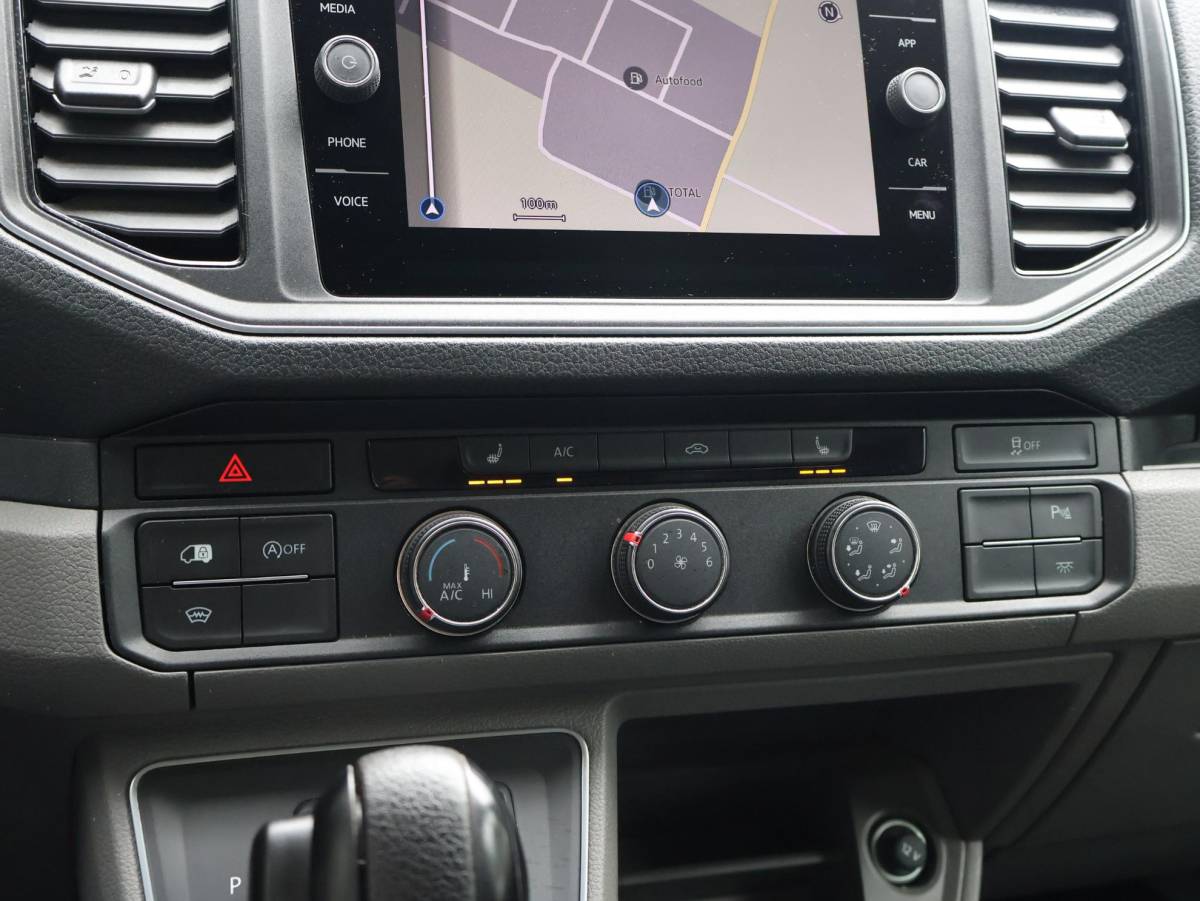 Volkswagen Crafter Volkswagen Crafter 35 2.0 TDI 177 PK 4MOTION 4X4 DSG L3H3 + 3000 KG TH | LED | MASSAGE | STANDKACHEL