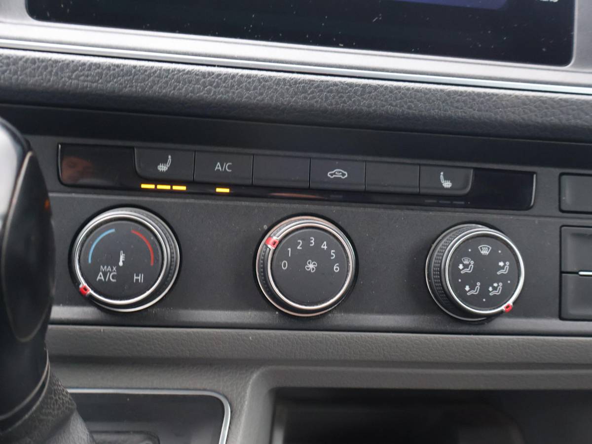 Volkswagen Crafter Volkswagen Crafter 35 2.0 TDI 177 PK 4MOTION 4X4 DSG L3H3 + 3000 KG TH | LED | MASSAGE | STANDKACHEL