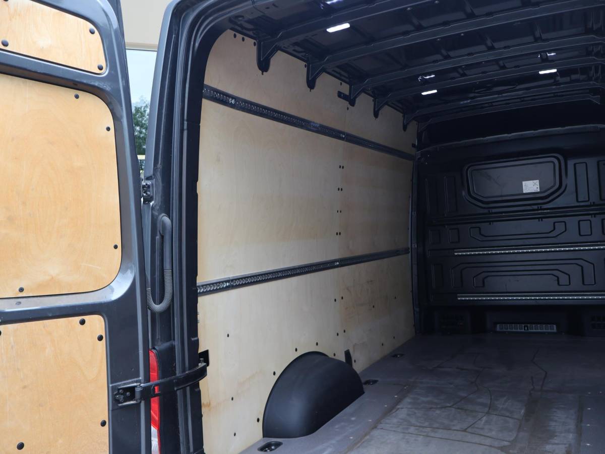Volkswagen Crafter Volkswagen Crafter 35 2.0 TDI 177 PK 4MOTION 4X4 DSG L3H3 + 3000 KG TH | LED | MASSAGE | STANDKACHEL