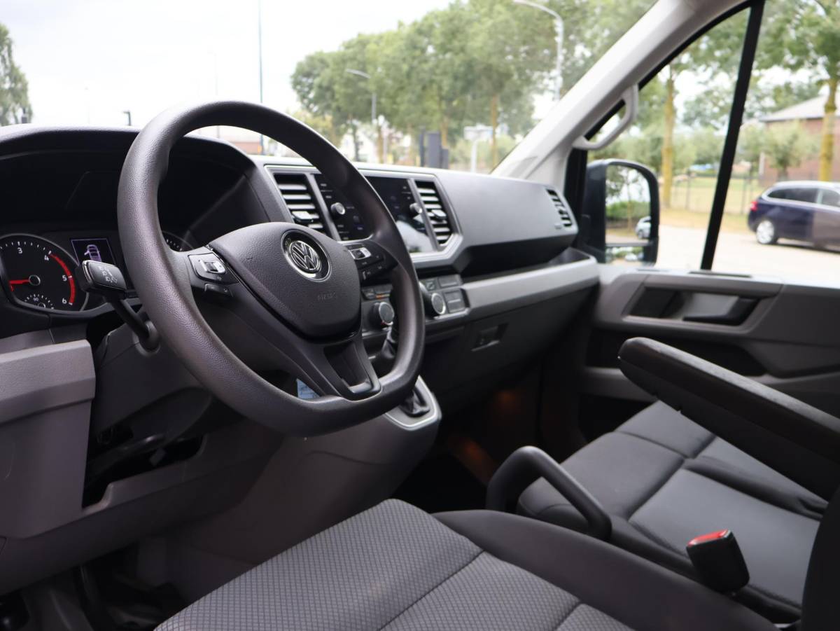 Volkswagen Crafter Volkswagen Crafter 35 2.0 TDI 177 PK 4MOTION 4X4 DSG L3H3 + 3000 KG TH | LED | MASSAGE | STANDKACHEL