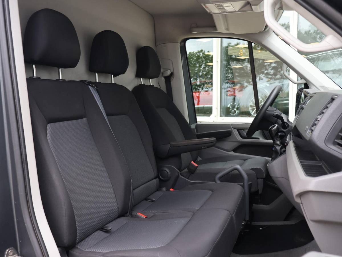 Volkswagen Crafter Volkswagen Crafter 35 2.0 TDI 177 PK 4MOTION 4X4 DSG L3H3 + 3000 KG TH | LED | MASSAGE | STANDKACHEL