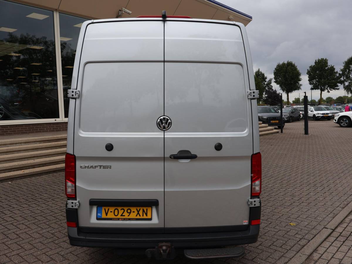 Volkswagen Crafter Volkswagen Crafter 35 2.0 TDI 140 PK DSG L4H3 + 3000 KG TREKHAAK | CAMERA | CARPLAY | NAVIGATIE