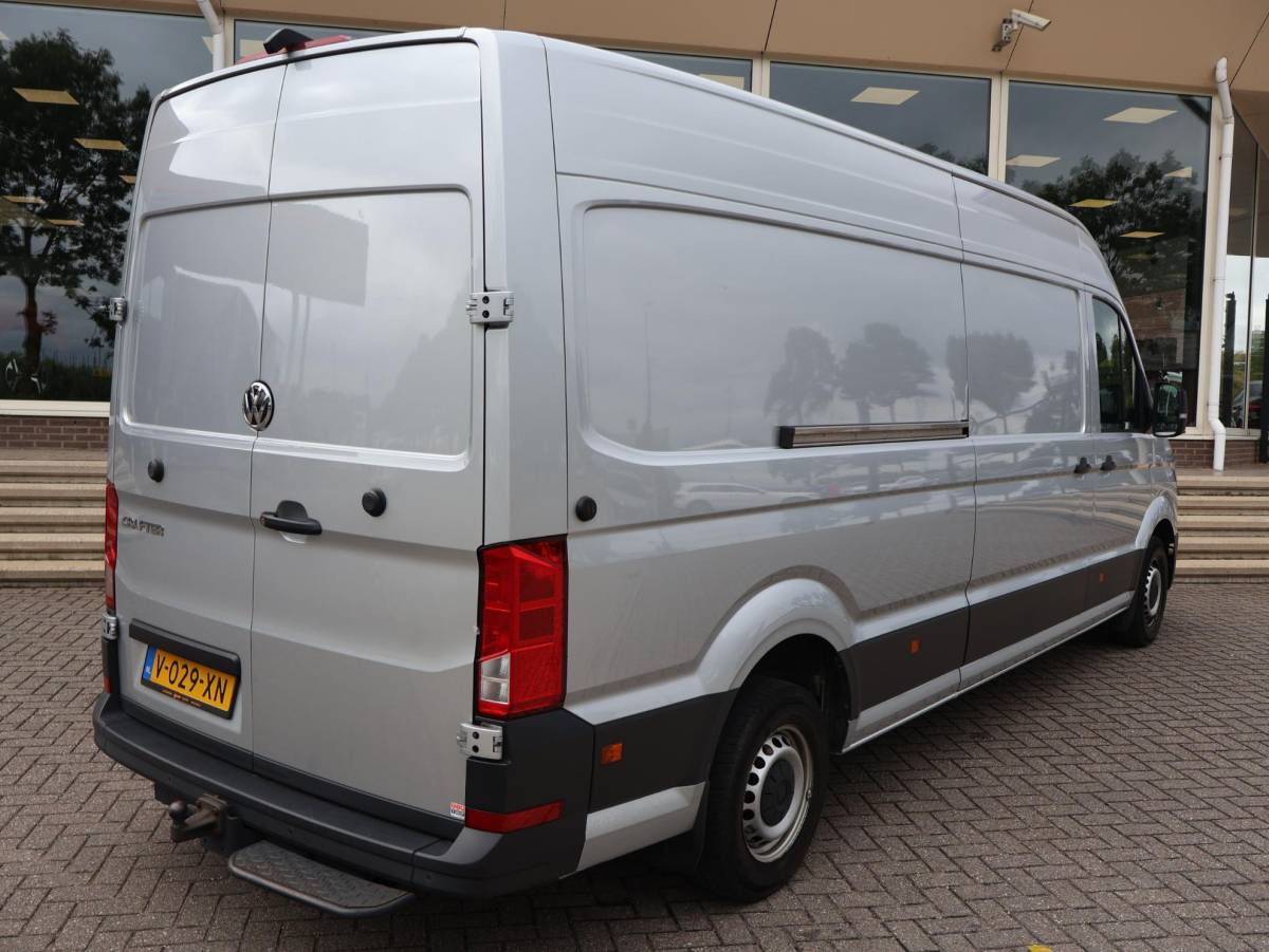 Volkswagen Crafter Volkswagen Crafter 35 2.0 TDI 140 PK DSG L4H3 + 3000 KG TREKHAAK | CAMERA | CARPLAY | NAVIGATIE