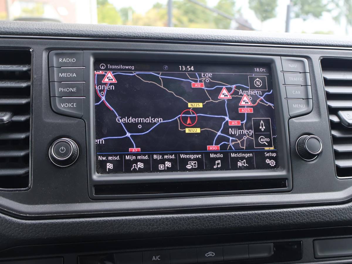 Volkswagen Crafter Volkswagen Crafter 35 2.0 TDI 140 PK DSG L4H3 + 3000 KG TREKHAAK | CAMERA | CARPLAY | NAVIGATIE