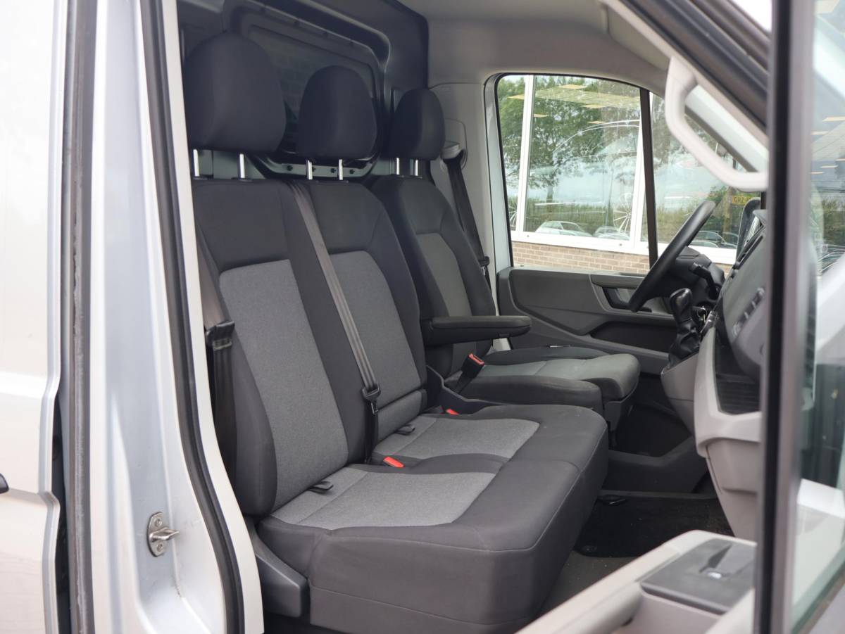 Volkswagen Crafter Volkswagen Crafter 35 2.0 TDI 140 PK DSG L4H3 + 3000 KG TREKHAAK | CAMERA | CARPLAY | NAVIGATIE