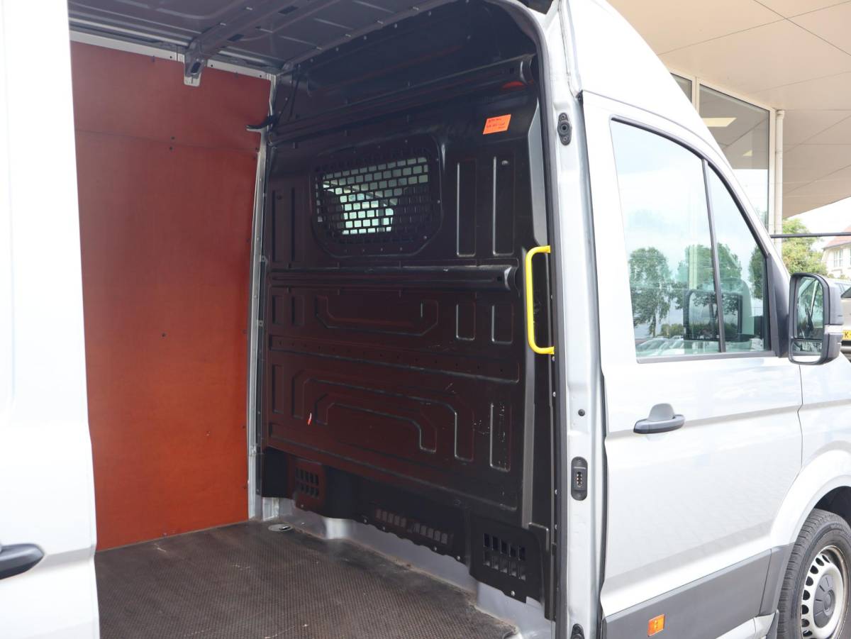 Volkswagen Crafter Volkswagen Crafter 35 2.0 TDI 140 PK DSG L4H3 + 3000 KG TREKHAAK | CAMERA | CARPLAY | NAVIGATIE