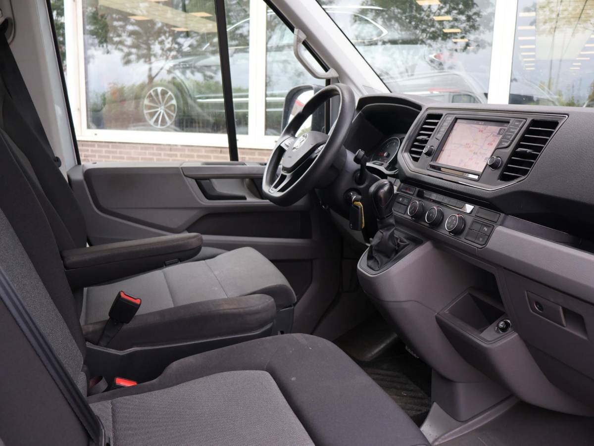 Volkswagen Crafter Volkswagen Crafter 35 2.0 TDI 140 PK DSG L4H3 + 3000 KG TREKHAAK | CAMERA | CARPLAY | NAVIGATIE