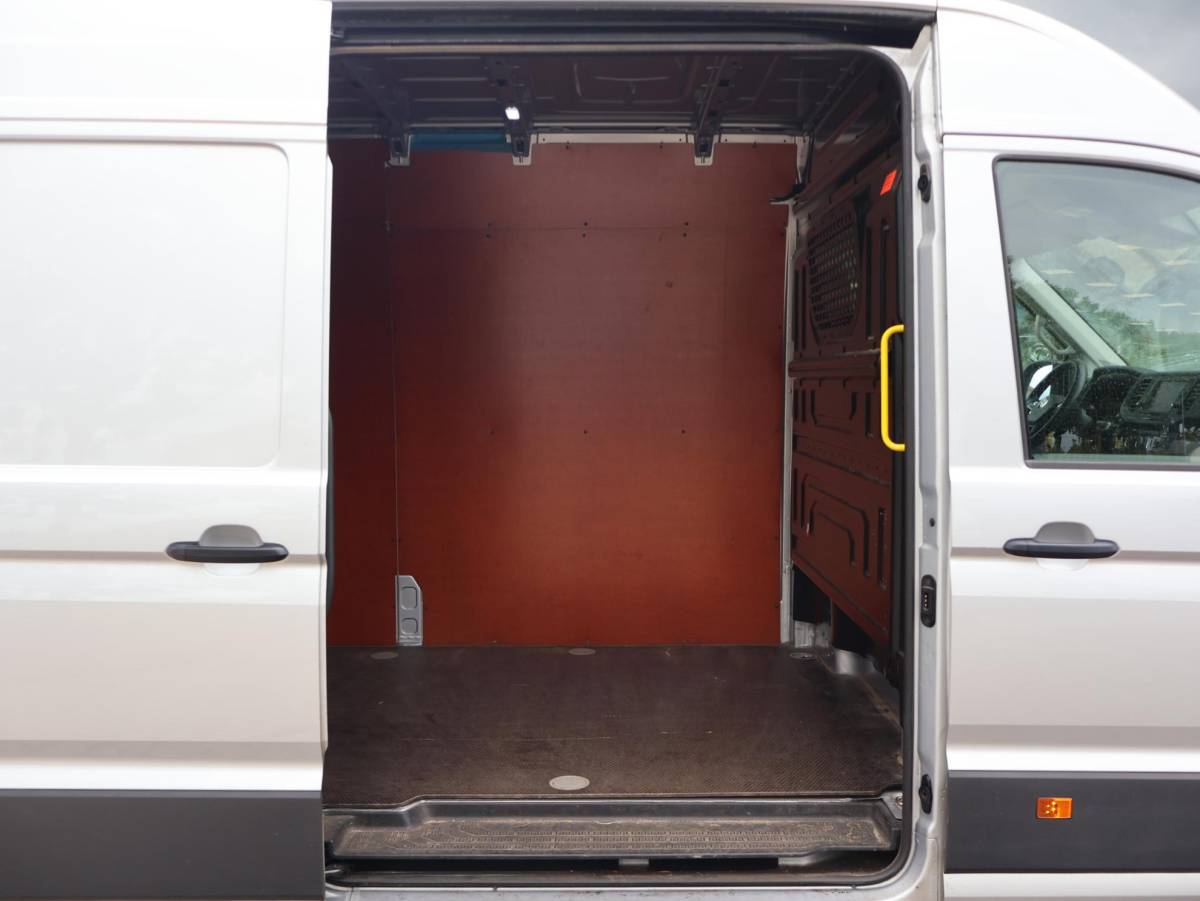Volkswagen Crafter Volkswagen Crafter 35 2.0 TDI 140 PK DSG L4H3 + 3000 KG TREKHAAK | CAMERA | CARPLAY | NAVIGATIE