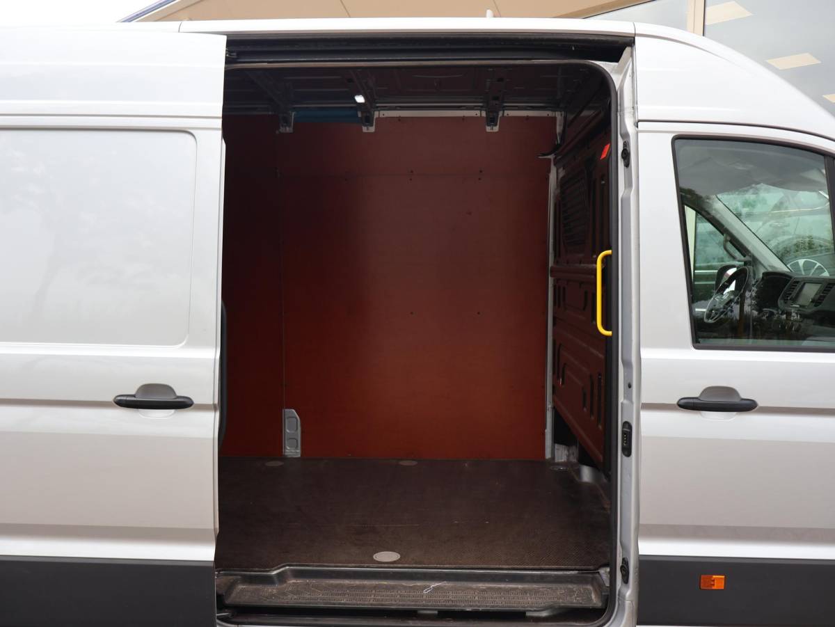 Volkswagen Crafter Volkswagen Crafter 35 2.0 TDI 140 PK DSG L4H3 + 3000 KG TREKHAAK | CAMERA | CARPLAY | NAVIGATIE