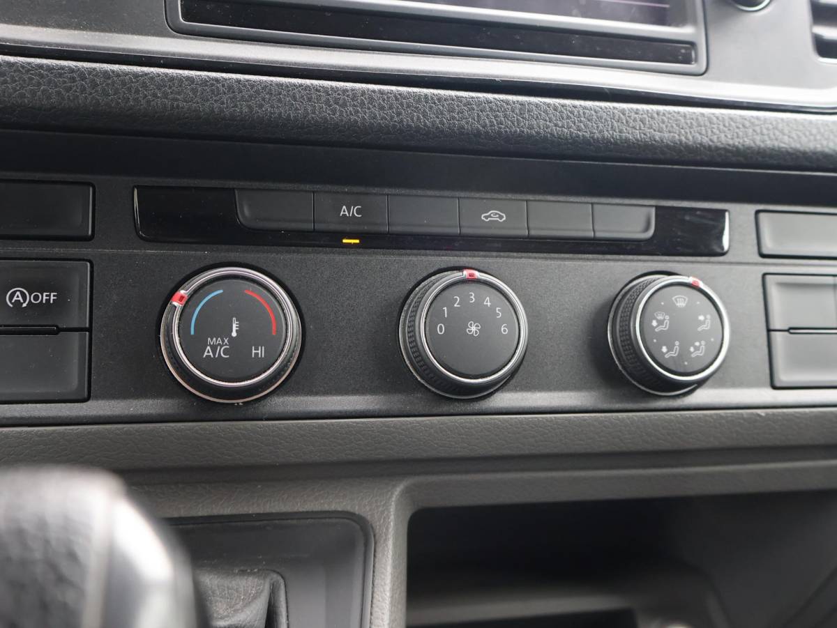 Volkswagen Crafter Volkswagen Crafter 35 2.0 TDI 140 PK DSG L4H3 + 3000 KG TREKHAAK | CAMERA | CARPLAY | NAVIGATIE