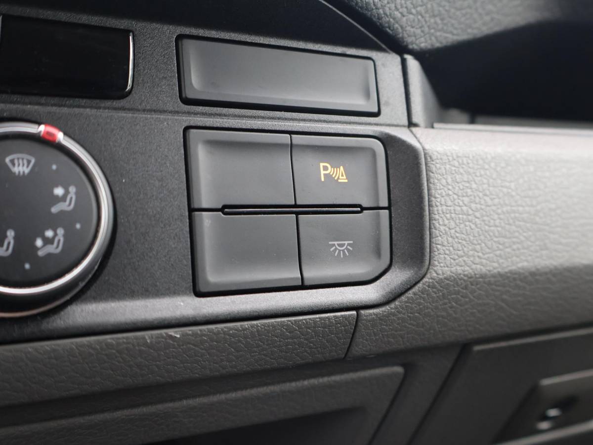 Volkswagen Crafter Volkswagen Crafter 35 2.0 TDI 140 PK DSG L4H3 + 3000 KG TREKHAAK | CAMERA | CARPLAY | NAVIGATIE