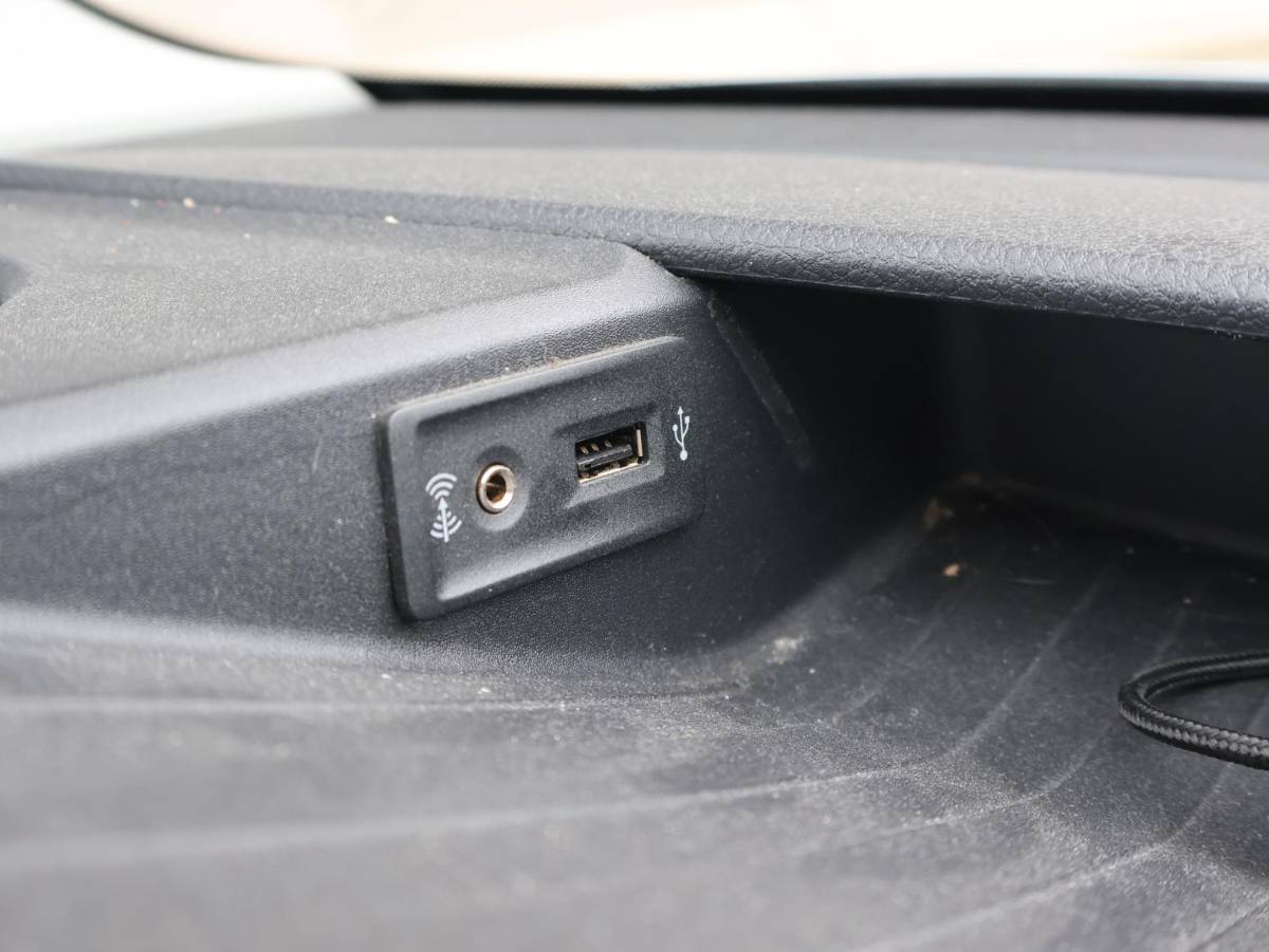 Volkswagen Crafter Volkswagen Crafter 35 2.0 TDI 140 PK DSG L4H3 + 3000 KG TREKHAAK | CAMERA | CARPLAY | NAVIGATIE