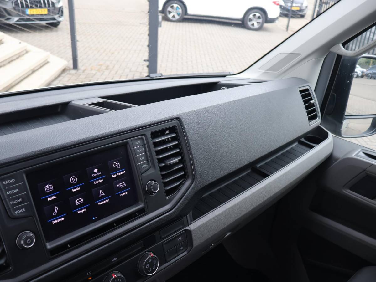 Volkswagen Crafter Volkswagen Crafter 35 2.0 TDI 140 PK DSG L4H3 + 3000 KG TREKHAAK | CAMERA | CARPLAY | NAVIGATIE