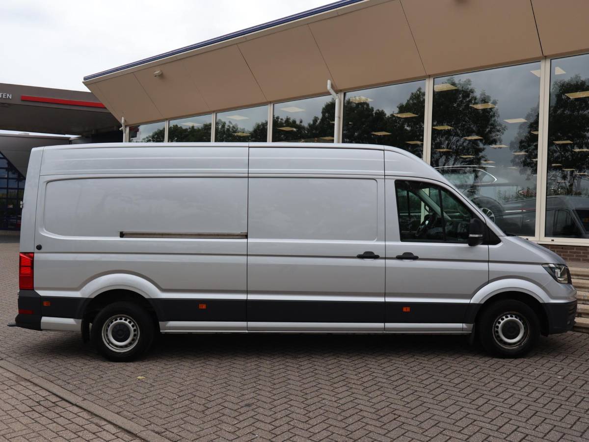 Volkswagen Crafter Volkswagen Crafter 35 2.0 TDI 140 PK DSG L4H3 + 3000 KG TREKHAAK | CAMERA | CARPLAY | NAVIGATIE