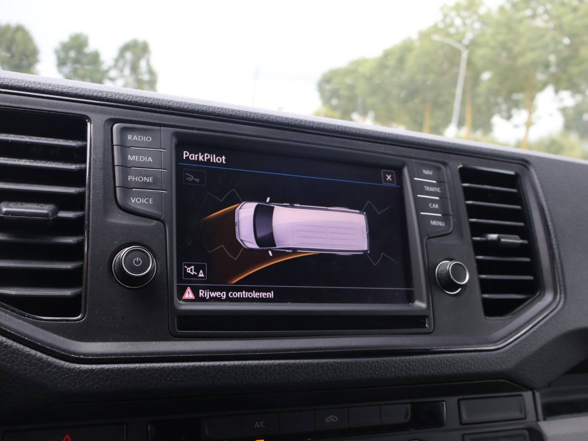 Volkswagen Crafter Volkswagen Crafter 35 2.0 TDI 140 PK DSG L4H3 + 3000 KG TREKHAAK | CAMERA | CARPLAY | NAVIGATIE