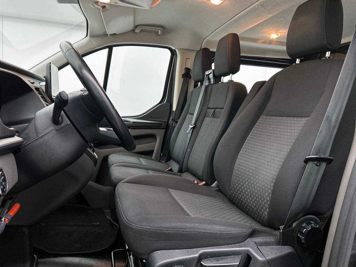 Ford Transit Custom Ford Transit Custom 300 2.0 TDCI Automaat L2H1 Trend Dubbele Cabine Airco Navigatie Cruisecontrol Camera PDCVA Trekhaak