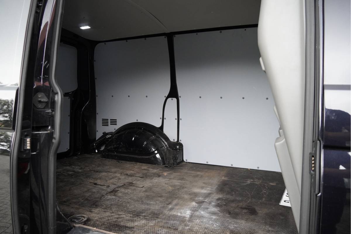 Volkswagen Transporter Volkswagen Transporter 2.0 TDI L1H1 BJ2022 Pdc | Achteruitrijcamera | App-Connect | Airco | Cruise control | Achterdeuren | Tussenschot | Zijdeur