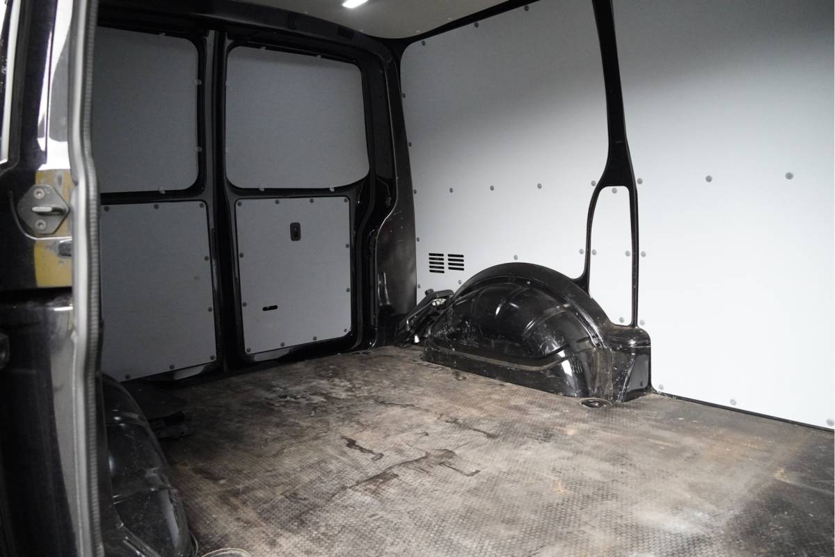 Volkswagen Transporter Volkswagen Transporter 2.0 TDI L1H1 BJ2022 Pdc | Achteruitrijcamera | App-Connect | Airco | Cruise control | Achterdeuren | Tussenschot | Zijdeur