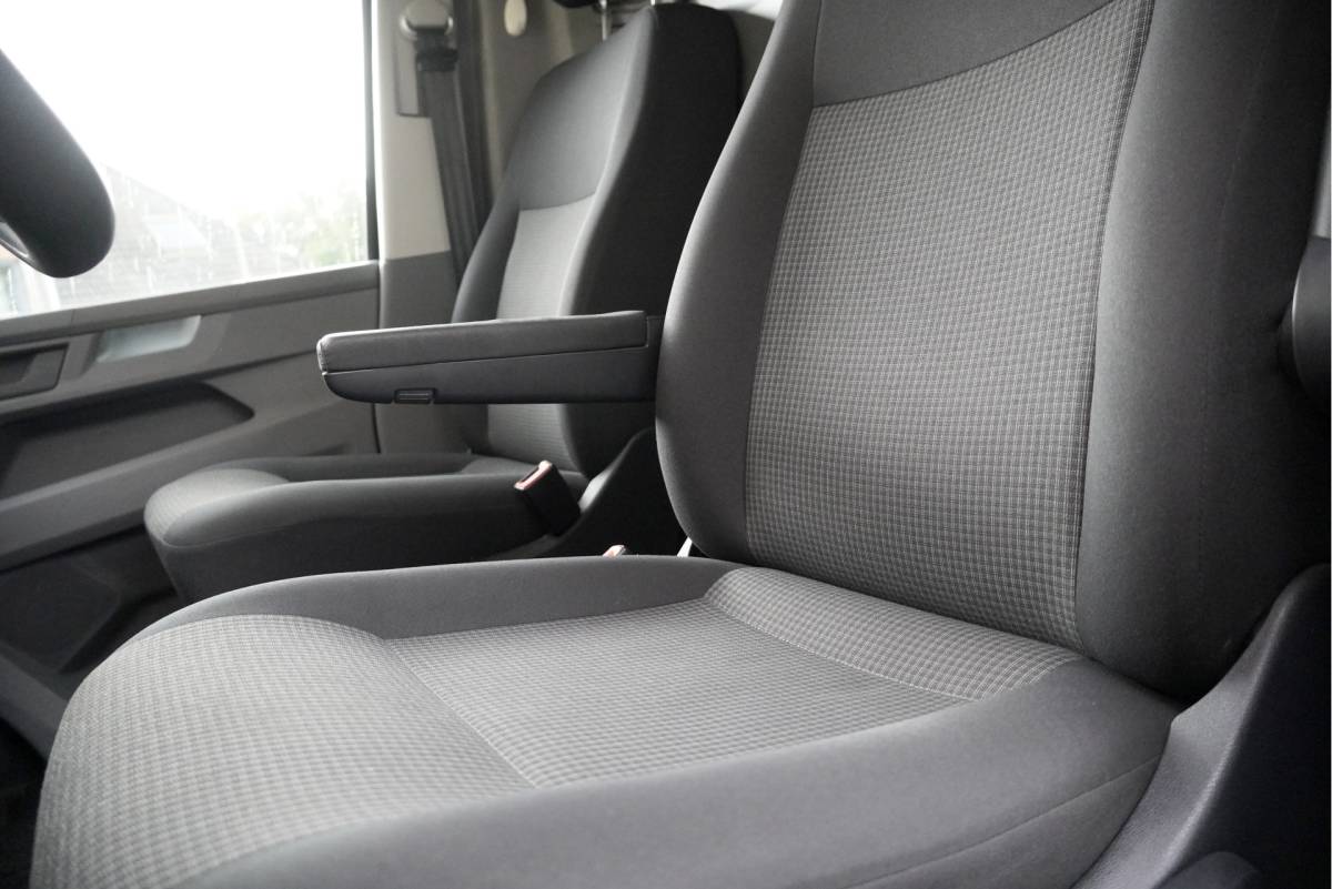 Volkswagen Transporter Volkswagen Transporter 2.0 TDI L1H1 BJ2022 Pdc | Achteruitrijcamera | App-Connect | Airco | Cruise control | Achterdeuren | Tussenschot | Zijdeur