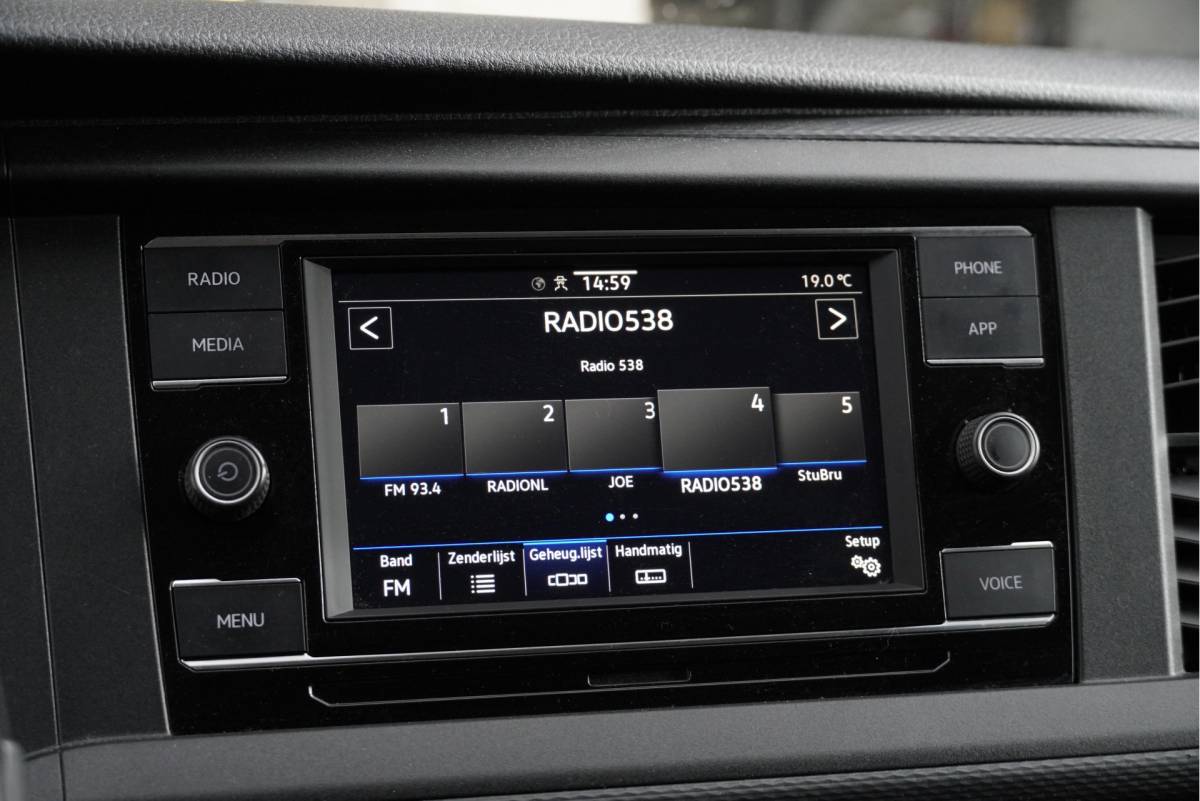 Volkswagen Transporter Volkswagen Transporter 2.0 TDI L1H1 BJ2022 Pdc | Achteruitrijcamera | App-Connect | Airco | Cruise control | Achterdeuren | Tussenschot | Zijdeur