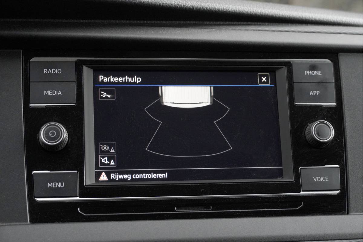 Volkswagen Transporter Volkswagen Transporter 2.0 TDI L1H1 BJ2022 Pdc | Achteruitrijcamera | App-Connect | Airco | Cruise control | Achterdeuren | Tussenschot | Zijdeur