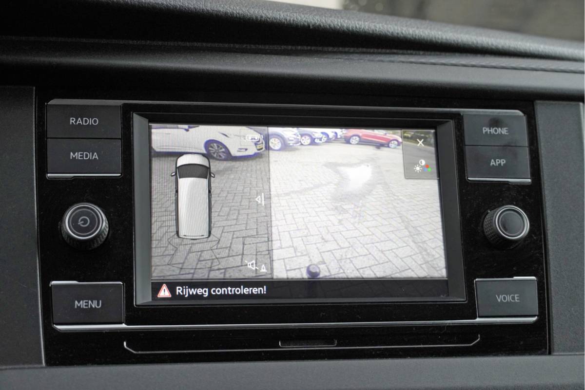 Volkswagen Transporter Volkswagen Transporter 2.0 TDI L1H1 BJ2022 Pdc | Achteruitrijcamera | App-Connect | Airco | Cruise control | Achterdeuren | Tussenschot | Zijdeur