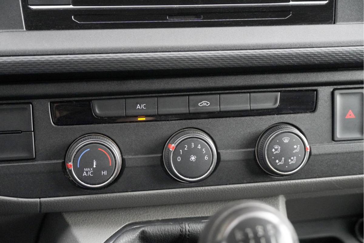 Volkswagen Transporter Volkswagen Transporter 2.0 TDI L1H1 BJ2022 Pdc | Achteruitrijcamera | App-Connect | Airco | Cruise control | Achterdeuren | Tussenschot | Zijdeur