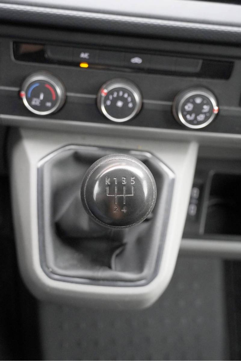 Volkswagen Transporter Volkswagen Transporter 2.0 TDI L1H1 BJ2022 Pdc | Achteruitrijcamera | App-Connect | Airco | Cruise control | Achterdeuren | Tussenschot | Zijdeur