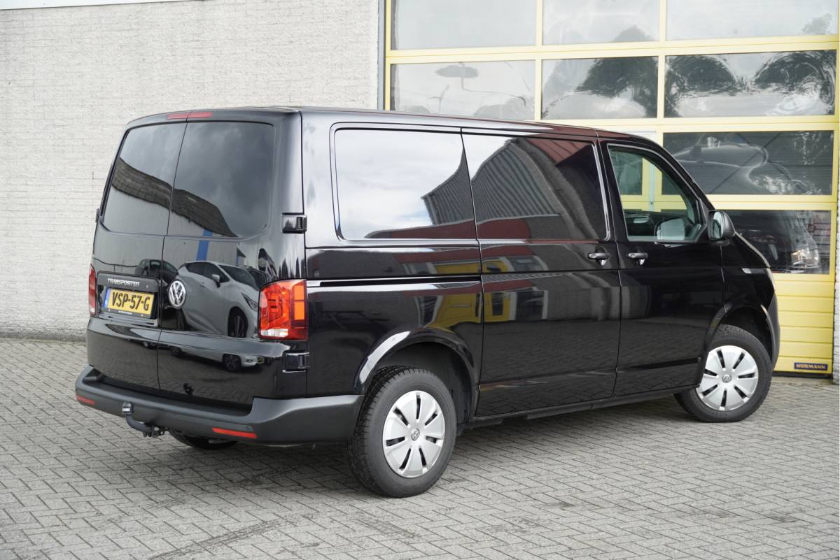 Volkswagen Transporter Volkswagen Transporter 2.0 TDI L1H1 BJ2022 Pdc | Achteruitrijcamera | App-Connect | Airco | Cruise control | Achterdeuren | Tussenschot | Zijdeur