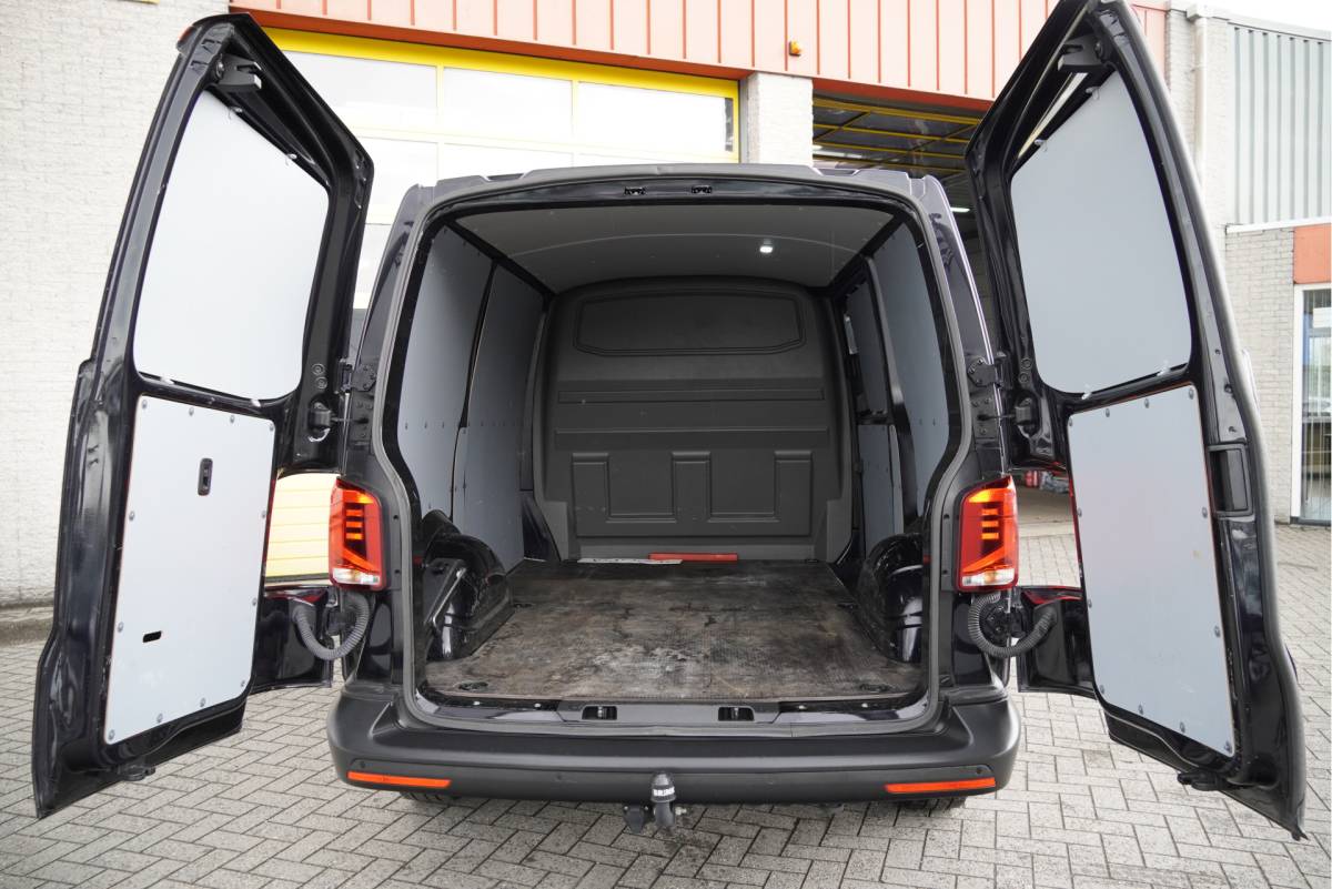 Volkswagen Transporter Volkswagen Transporter 2.0 TDI L1H1 BJ2022 Pdc | Achteruitrijcamera | App-Connect | Airco | Cruise control | Achterdeuren | Tussenschot | Zijdeur