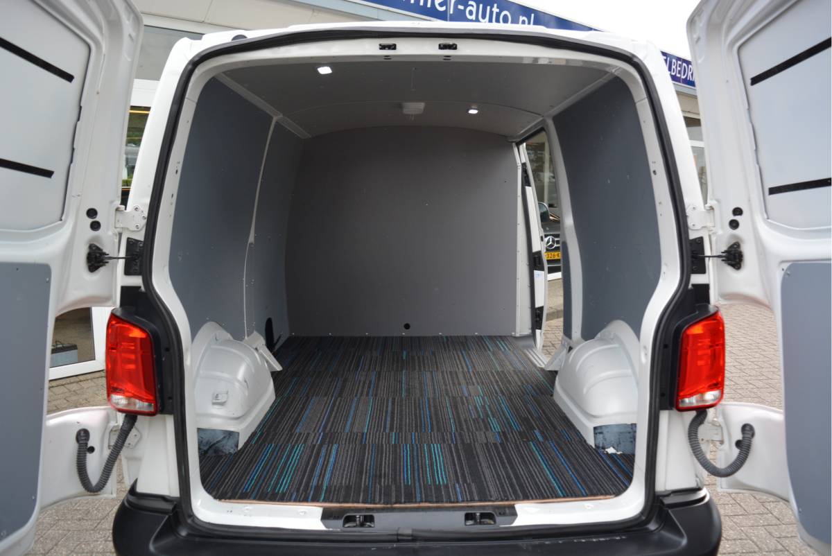 Volkswagen Transporter Volkswagen Transporter 2.0 TDI 150PK L2 Comfortline Executive Plus | MARGE | Cruise | Carplay | Navi | Trekhaak |