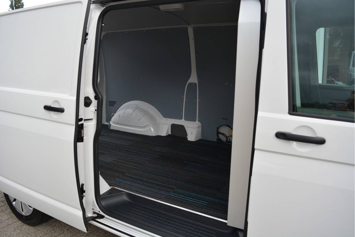 Volkswagen Transporter Volkswagen Transporter 2.0 TDI 150PK L2 Comfortline Executive Plus | MARGE | Cruise | Carplay | Navi | Trekhaak |