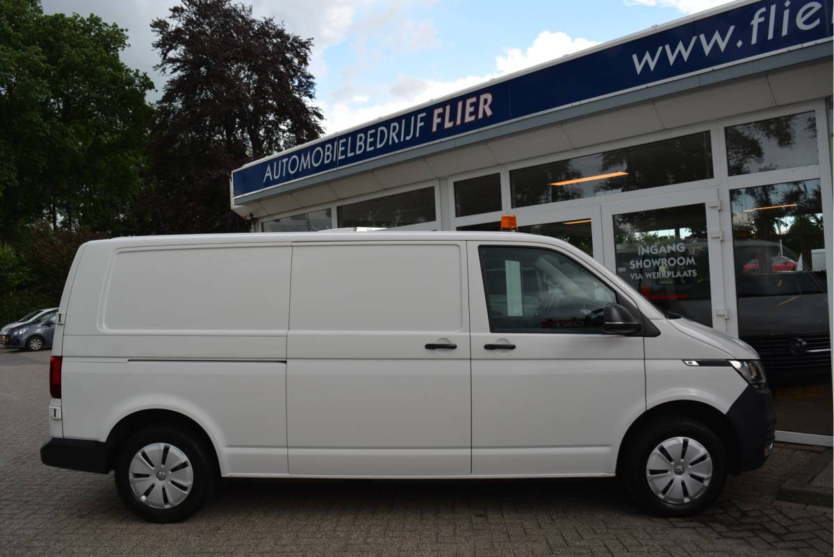 Volkswagen Transporter Volkswagen Transporter 2.0 TDI 150PK L2 Comfortline Executive Plus | MARGE | Cruise | Carplay | Navi | Trekhaak |