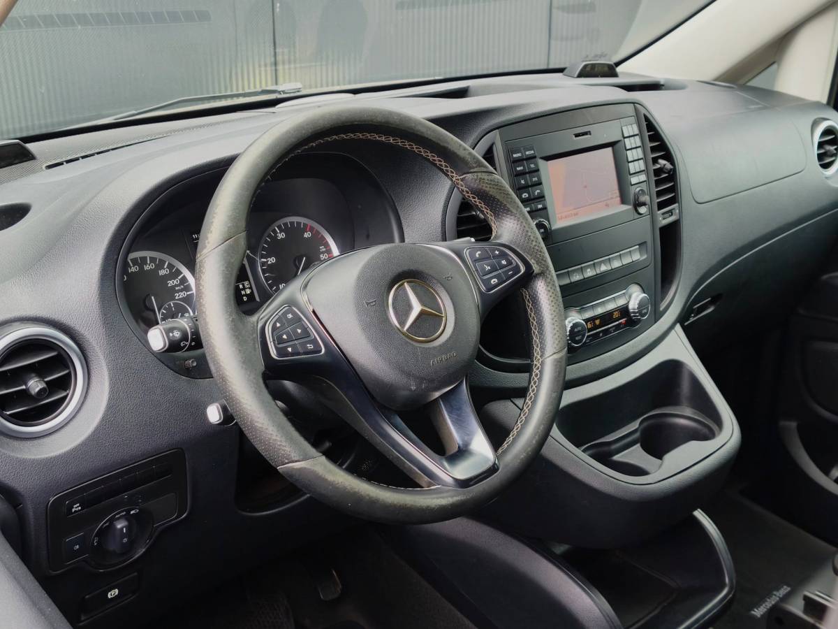 Mercedes-Benz Vito Mercedes-Benz Vito 114CDI DUBBELE CABINE AUT LANG LED PDC TREKHAAK CLIMATE CRUISE