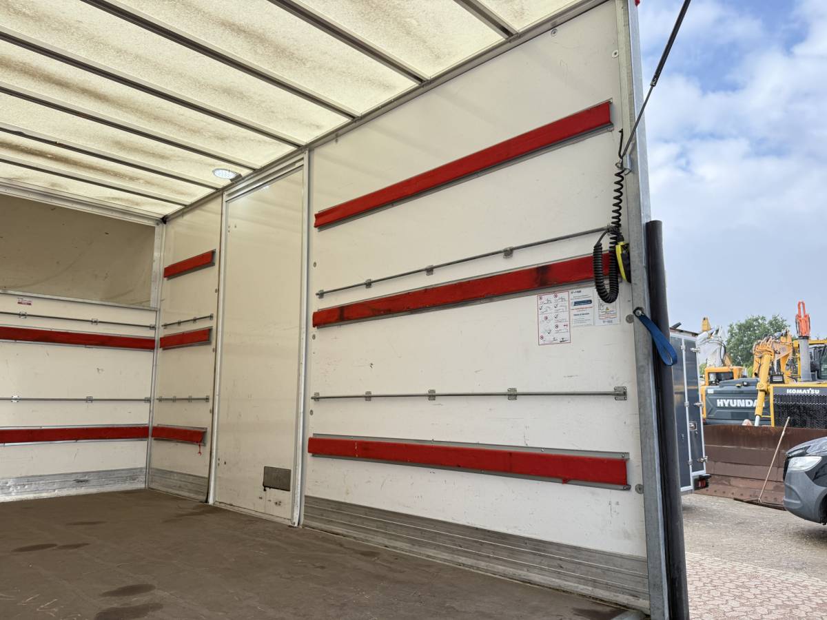 Iveco Daily Iveco Daily 35C16 3.0 160PK Bakwagen Laadklep Zijdeur Camera Climate Control Bluetooth Meubelbak Koffer