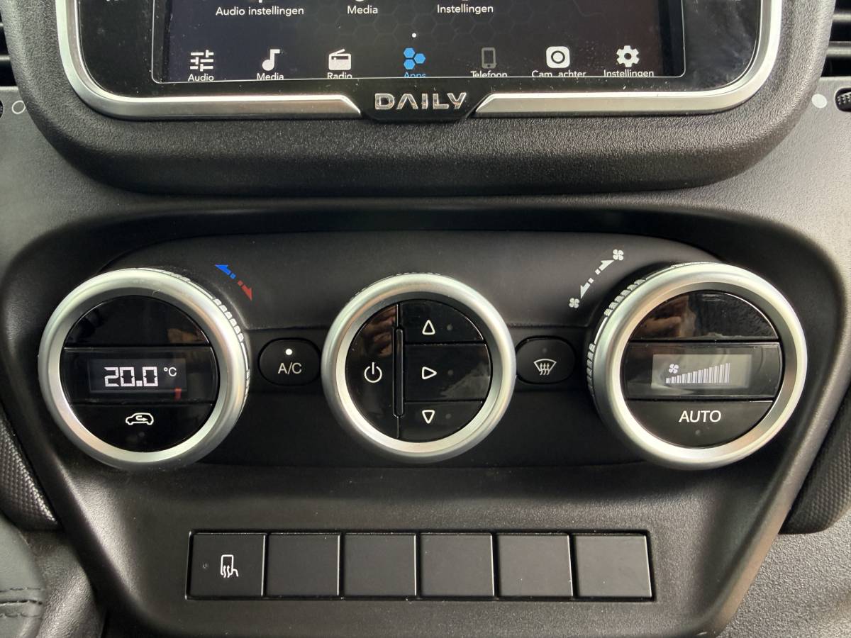 Iveco Daily Iveco Daily 35C16 3.0 160PK Bakwagen Laadklep Zijdeur Camera Climate Control Bluetooth Meubelbak Koffer