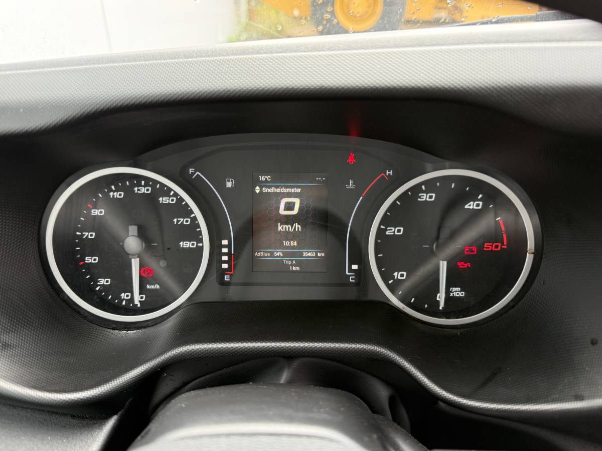 Iveco Daily Iveco Daily 35C16 3.0 160PK Bakwagen Laadklep Zijdeur Camera Climate Control Bluetooth Meubelbak Koffer
