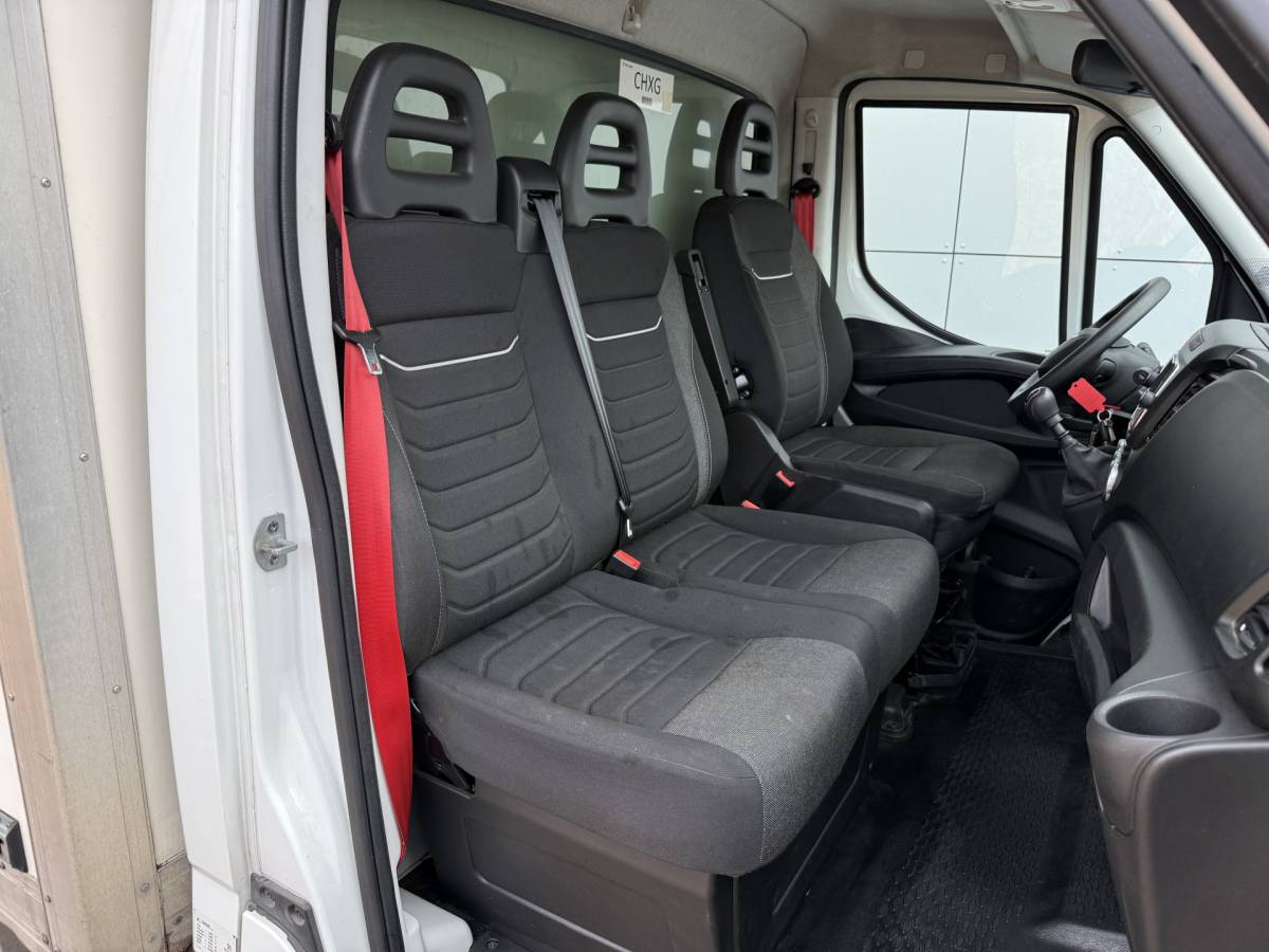 Iveco Daily Iveco Daily 35C16 3.0 160PK Bakwagen Laadklep Zijdeur Camera Climate Control Bluetooth Meubelbak Koffer