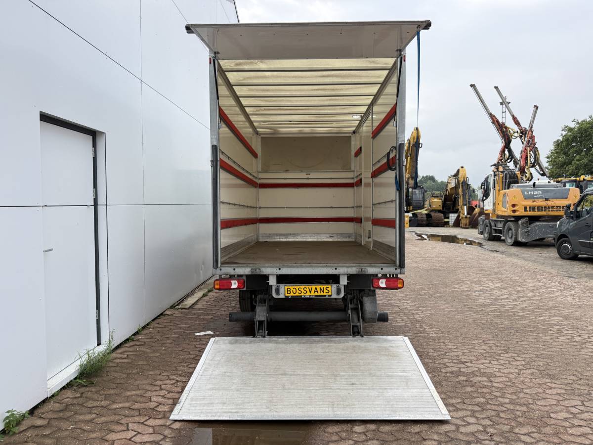 Iveco Daily Iveco Daily 35C16 3.0 160PK Bakwagen Laadklep Zijdeur Camera Climate Control Bluetooth Meubelbak Koffer