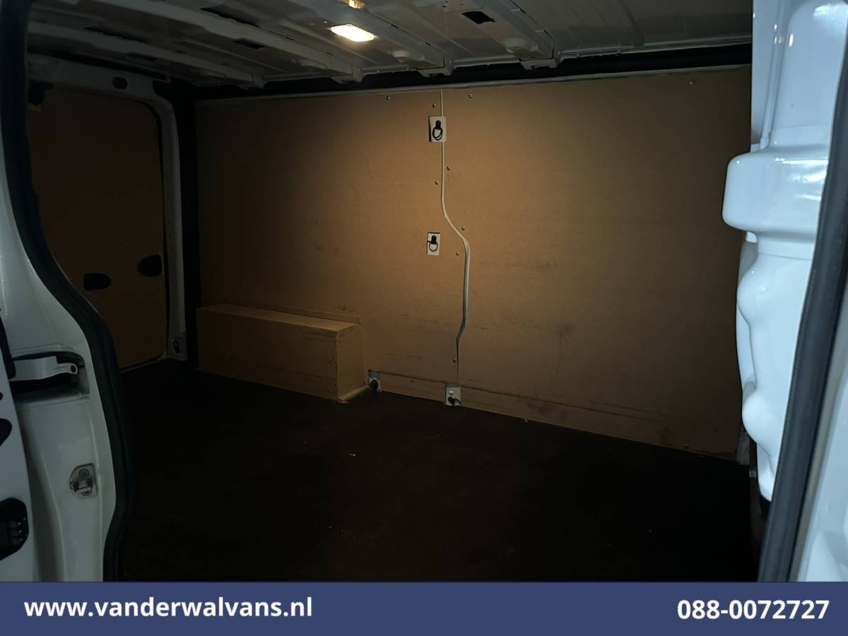 Renault Trafic Renault Trafic 2.0 dCi 130pk L2H1 Euro6 Airco | Navigatie | LED | Cruisecontrol | Parkeersensoren, Bijrijdersbank