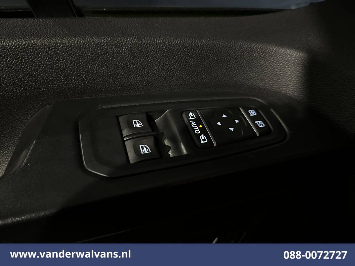 Renault Trafic Renault Trafic 2.0 dCi 130pk L2H1 Euro6 Airco | Navigatie | LED | Cruisecontrol | Parkeersensoren, Bijrijdersbank