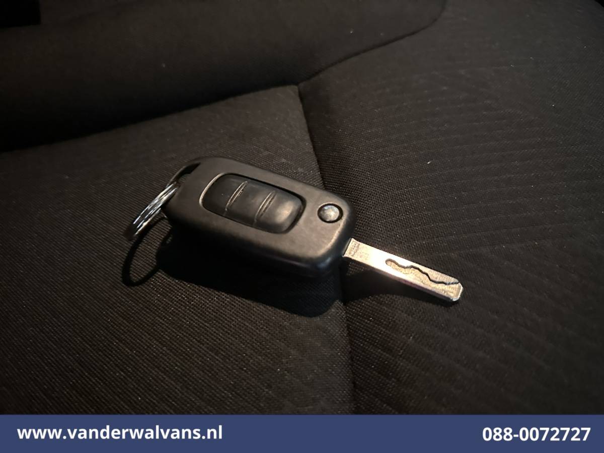 Renault Trafic Renault Trafic 2.0 dCi 130pk L2H1 Euro6 Airco | Navigatie | LED | Cruisecontrol | Parkeersensoren, Bijrijdersbank
