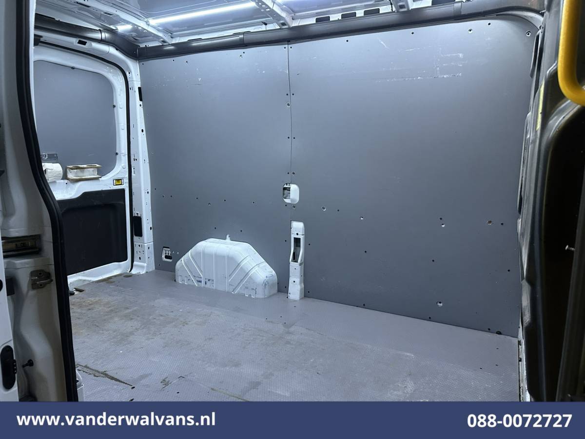 Ford Transit Ford Transit 2.0 TDCI L2H2 Euro6 Airco | Imperiaal | 2800kg Trekhaak | Cruisecontrol | Stoelverwarming Elektrisch verstelbare bestuurdersstoel, Sidebars, Parkeersensoren, Bijrijdersbank
