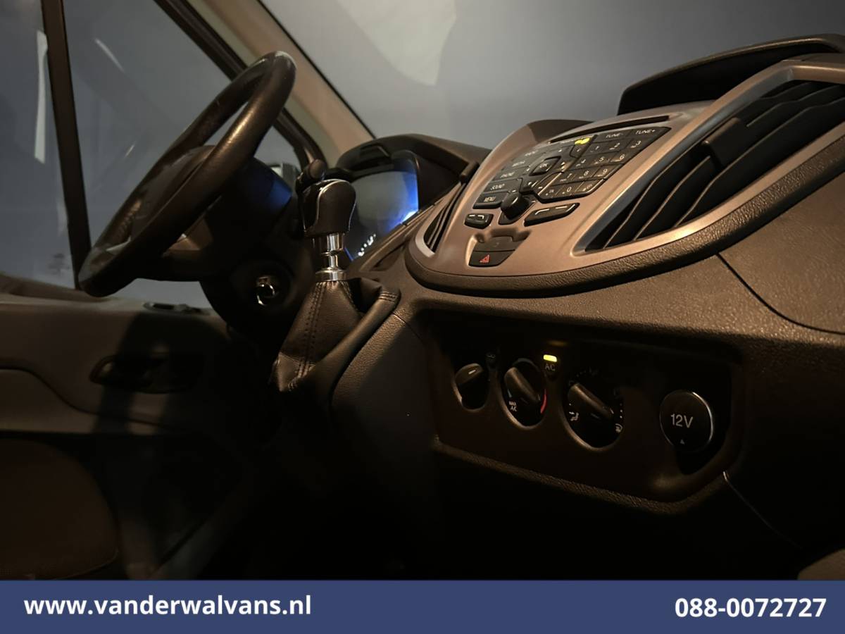 Ford Transit Ford Transit 2.0 TDCI L2H2 Euro6 Airco | Imperiaal | 2800kg Trekhaak | Cruisecontrol | Stoelverwarming Elektrisch verstelbare bestuurdersstoel, Sidebars, Parkeersensoren, Bijrijdersbank