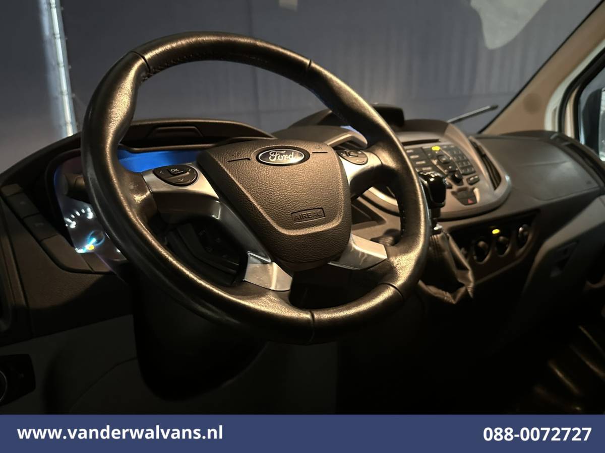 Ford Transit Ford Transit 2.0 TDCI L2H2 Euro6 Airco | Imperiaal | 2800kg Trekhaak | Cruisecontrol | Stoelverwarming Elektrisch verstelbare bestuurdersstoel, Sidebars, Parkeersensoren, Bijrijdersbank