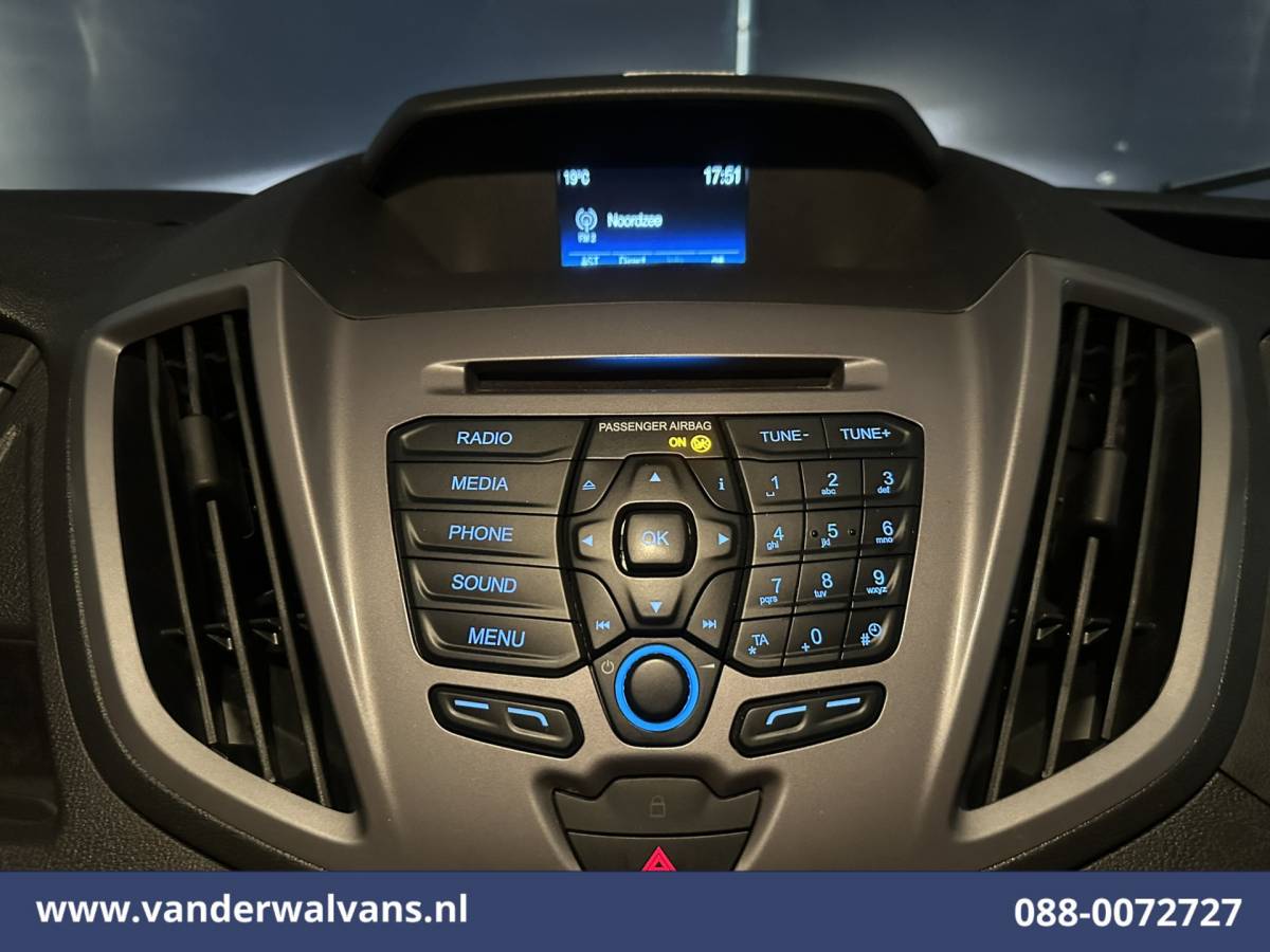 Ford Transit Ford Transit 2.0 TDCI L2H2 Euro6 Airco | Imperiaal | 2800kg Trekhaak | Cruisecontrol | Stoelverwarming Elektrisch verstelbare bestuurdersstoel, Sidebars, Parkeersensoren, Bijrijdersbank