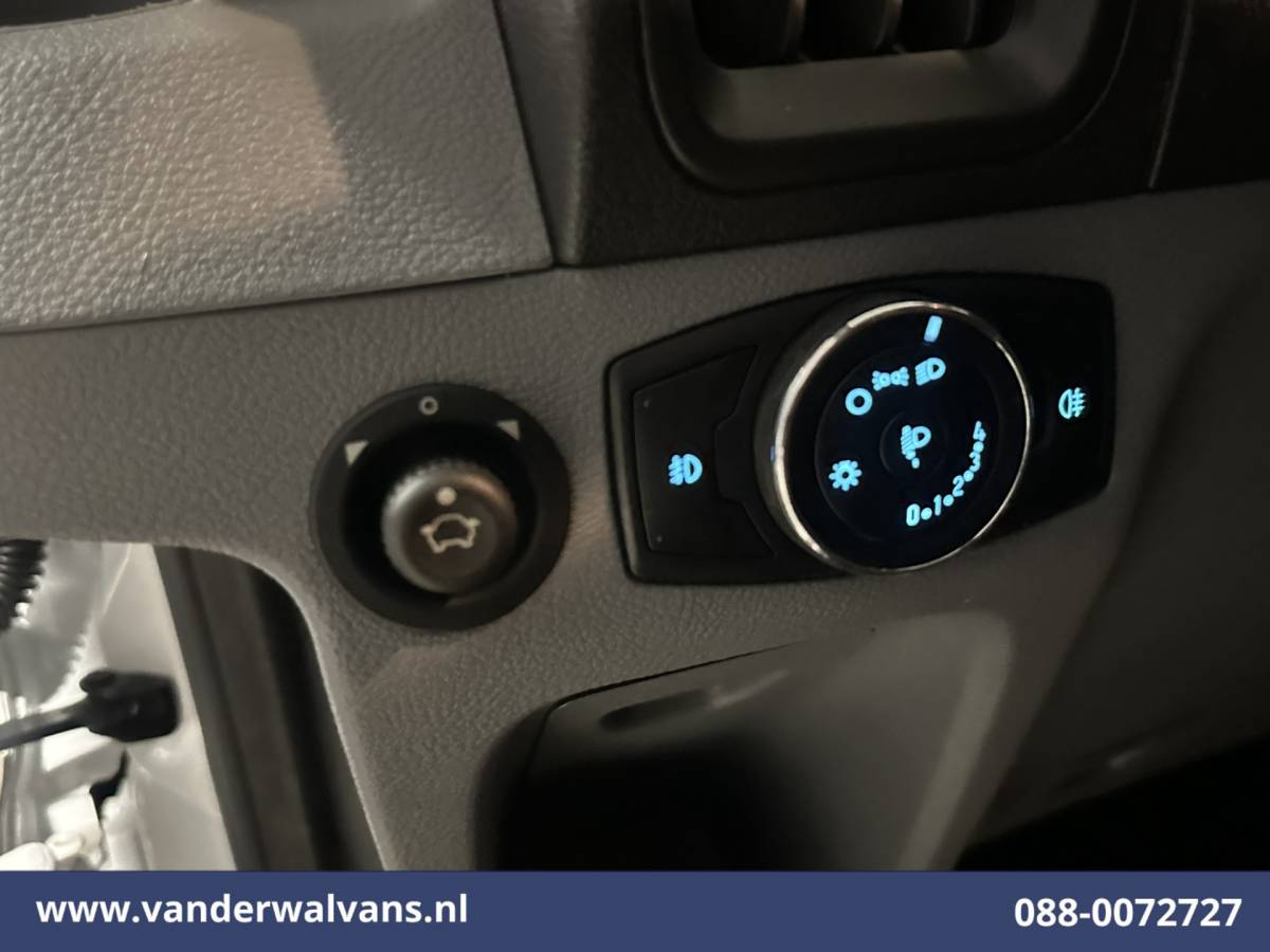 Ford Transit Ford Transit 2.0 TDCI L2H2 Euro6 Airco | Imperiaal | 2800kg Trekhaak | Cruisecontrol | Stoelverwarming Elektrisch verstelbare bestuurdersstoel, Sidebars, Parkeersensoren, Bijrijdersbank